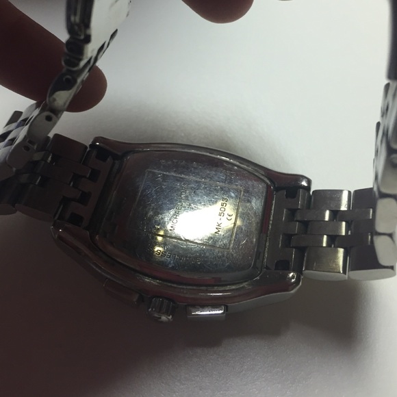 Mother of Pearl Michael Kors MK5053 Stainless Steel Qtz Watch $425 - Picture 4 of 5