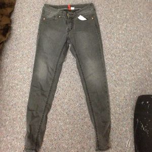 Low/mid rise ankle zip jeans