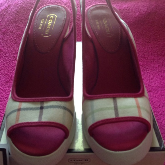 (SOLD)New in its original box COACH open toes shoe - Picture 2 of 3