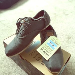 New Toms Cordones Shoes size 8