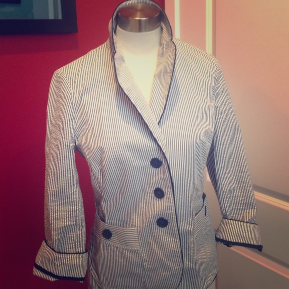 Hamptons-tacular seersucker navy and white blazer