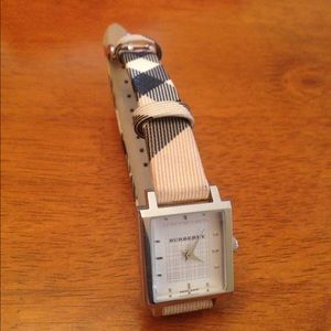 Watch. Excellent condition, no scratch