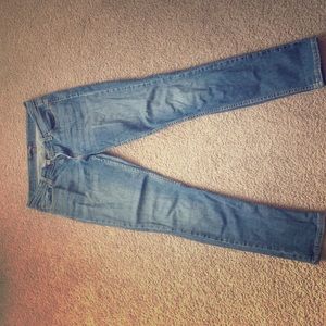 Size 9 low cut Levi jeans