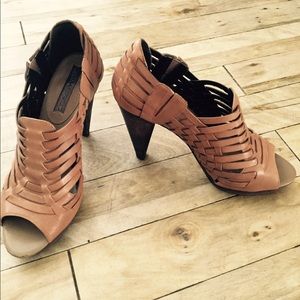 Banana republic platform