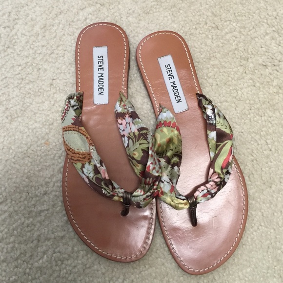 Sandals - Picture 2 of 3