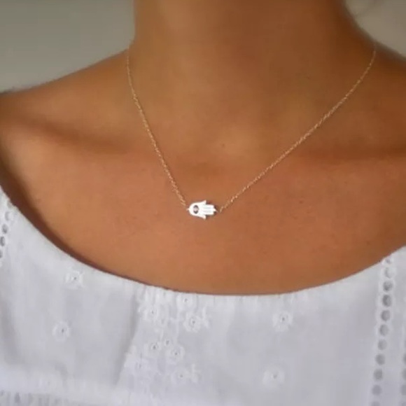 DAINTY HAMSA HAND NECKLACE💕🌟