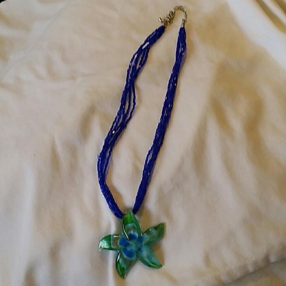 Adjustable glass star necklace
