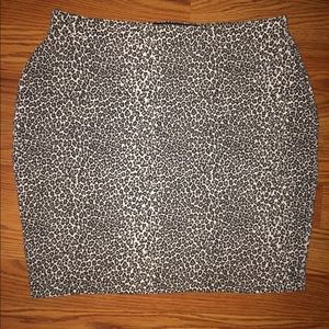 Fitted Black/Grey Leopard print Skirt!