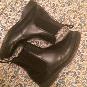Flora boots