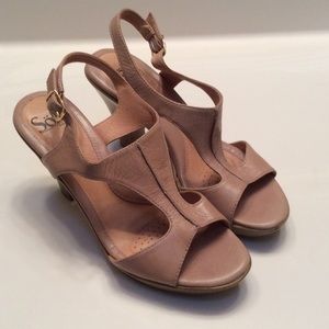 Sofft nude sandals