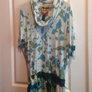 For an artistic soul. Tunic with original print.