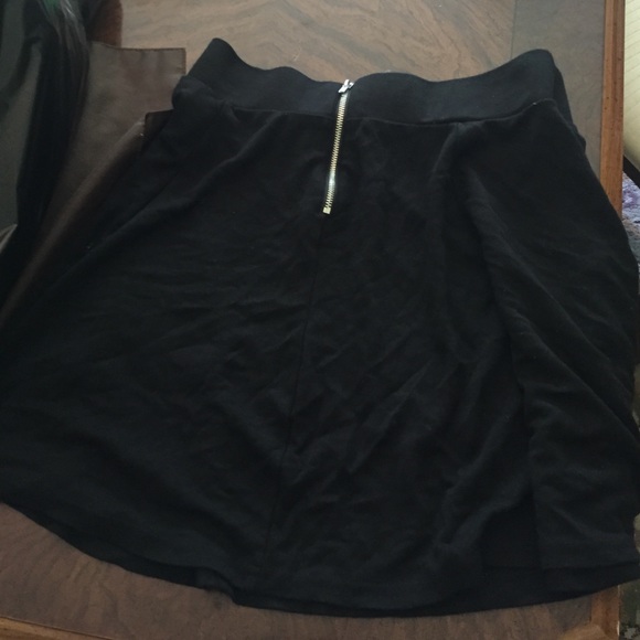 H&m black back zipper skirt