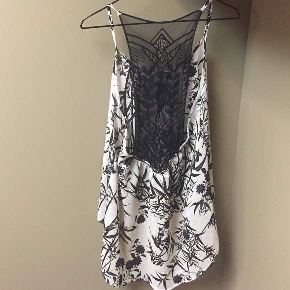 High low top - Picture 2 of 3