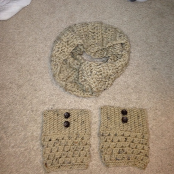 Jewelry - *15$ sale* knitted infinity scarf/boot cuffs