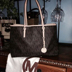 Authentic Michael Kors Jet Set Tote