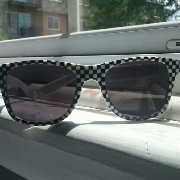 Retro sunglasses! - Picture 2 of 4