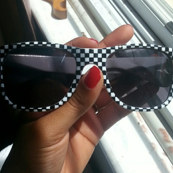 Retro sunglasses! - Picture 3 of 4