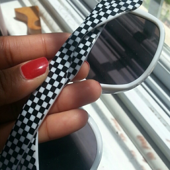 Retro sunglasses! - Picture 4 of 4