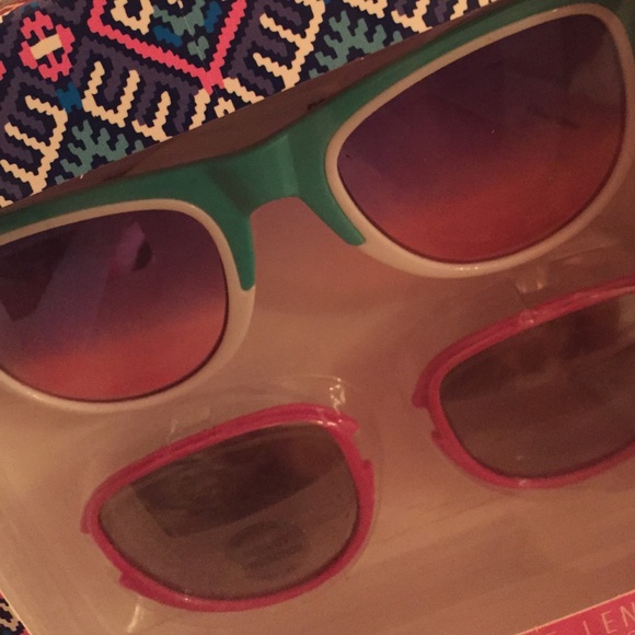 AÉRO Sunglasses - Picture 4 of 4