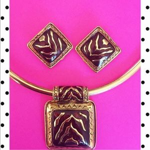 Vintage yellow gold necklace and earrings