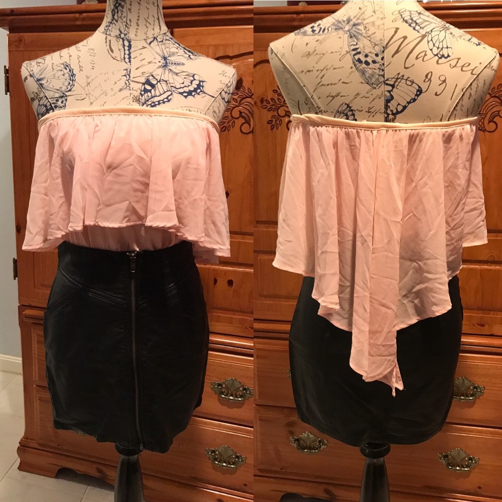 Adorable pink Strapless flowy ruffles tube top