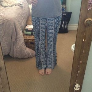 Billabong flowy patterned pants