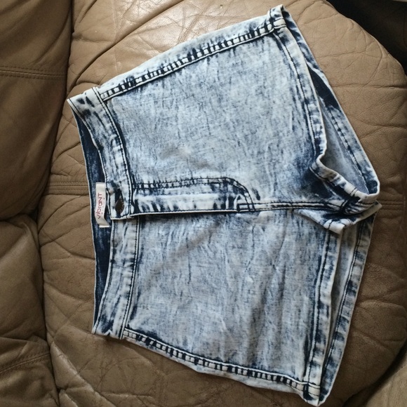 ⭐️Traded⭐️ High waisted acid washed shorts