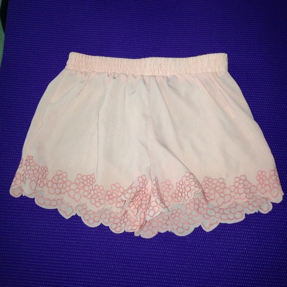 LIGHT PINK FLOWER SHORTS