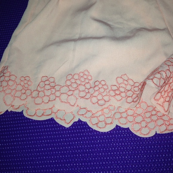 LIGHT PINK FLOWER SHORTS - Picture 2 of 2