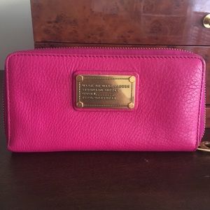 💯 authentic Marc by Marc Jacobs classic wallet