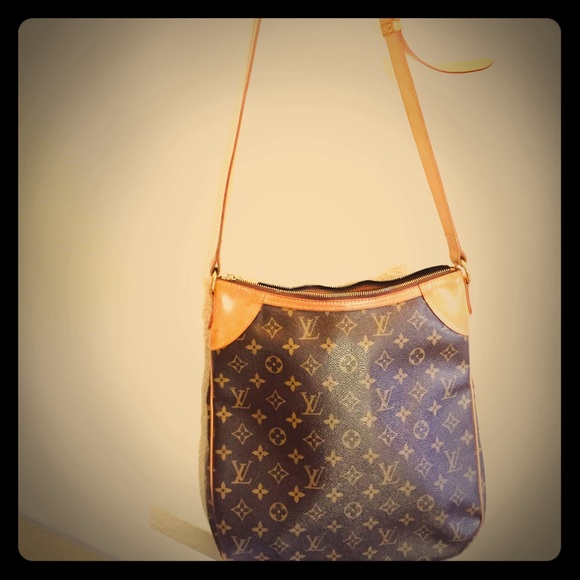 Louis Vuitton Handbags - Sold - louis vuitton shoulder bag