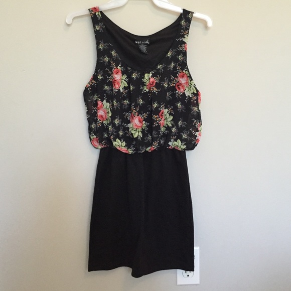 Wet seal dress gently used. Size: xs