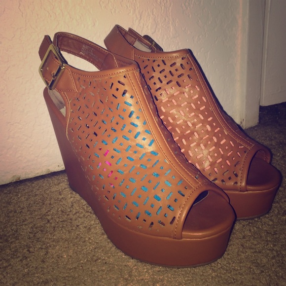 Madden Girl wedges!!! - Picture 1 of 4
