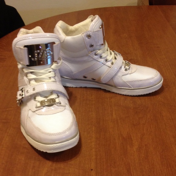 Cool white sneakers, three-quarter inch high