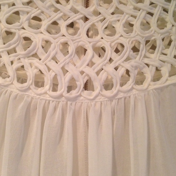 White blouse - Picture 2 of 4