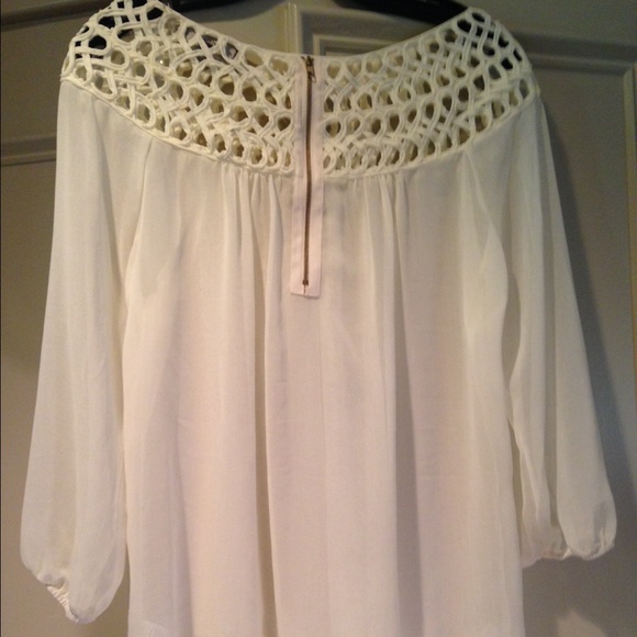 White blouse - Picture 3 of 4