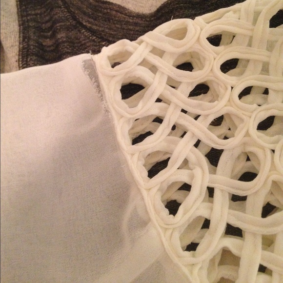 White blouse - Picture 4 of 4