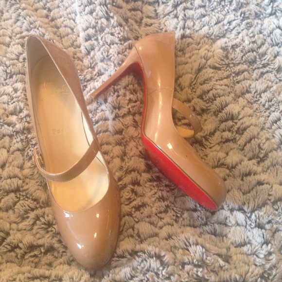 Christian Louboutin Shoes - Christian Louboutin authentic nude pumps