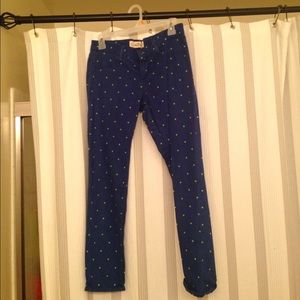 blue Capri pants