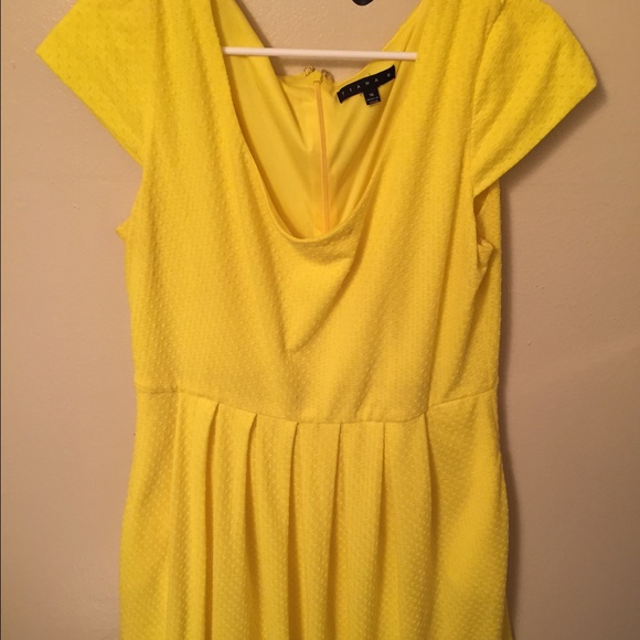 Yellow Babydoll Dress with pockets - Picture 2 of 3