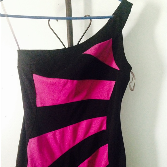 One shoulder arm dress