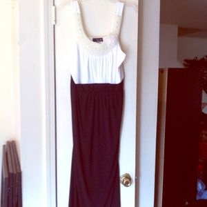 Beautiful Black&White Pearl Collar Gown