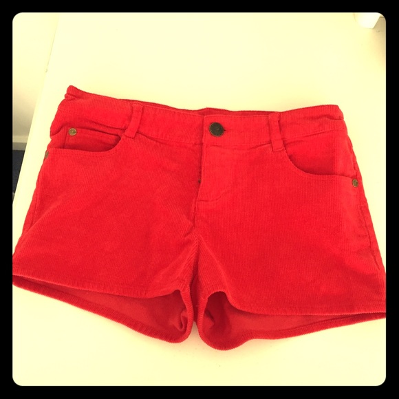 CUTE RED CORDUROY SHORTS- Quicksilver