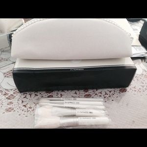 Mac travel size brushes -authentic