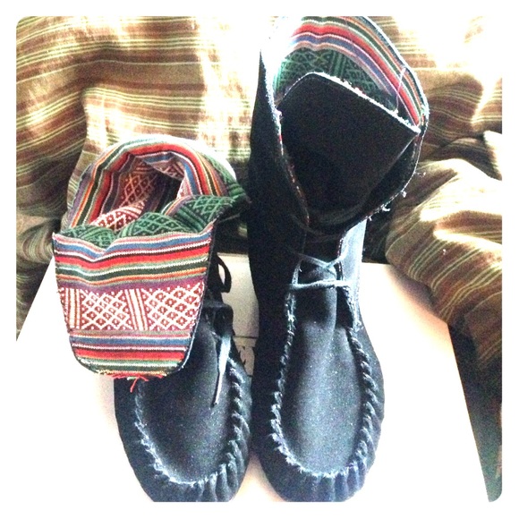Steve Madden Black TBlanket Lace-Up Moccasin Boots