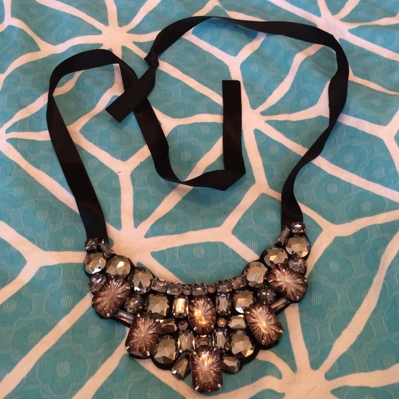 Natashsa Accessories - Natasha rhinestone ribbon statement necklace