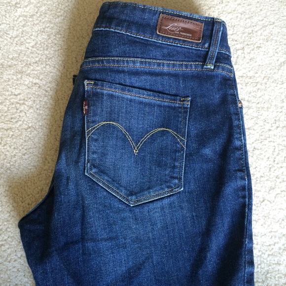 Levi bold curve skinny jean