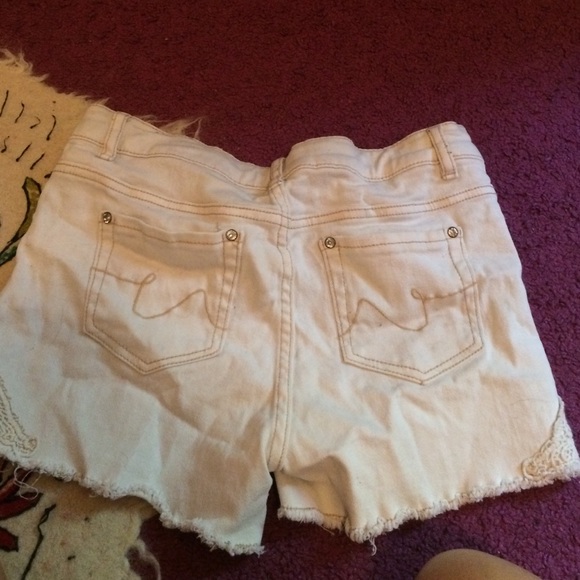 Shorts - Picture 3 of 4