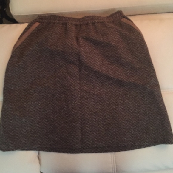 Brown tweed skirt
