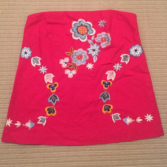 Strapless tank with pockets
